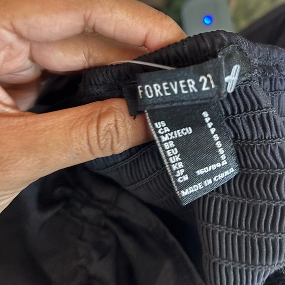 Forever 21 Black Ruched Off-Shoulder Blouse - Picture 2 of 2